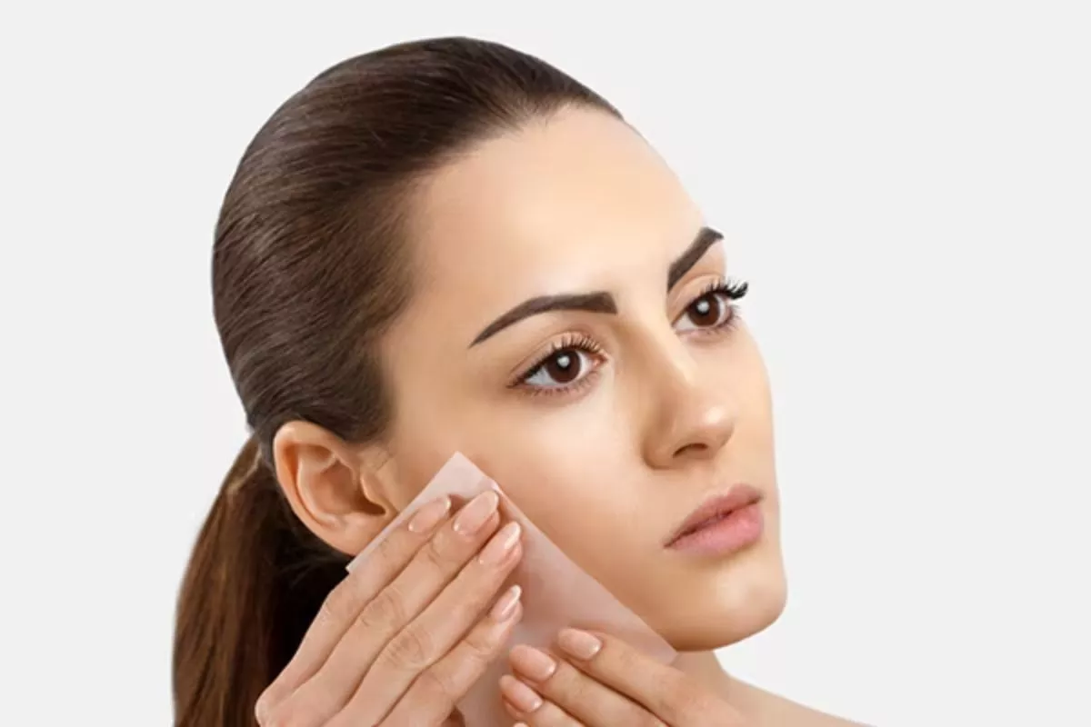 Oily Skin If you also have oily skin then do not apply these things even by mistake