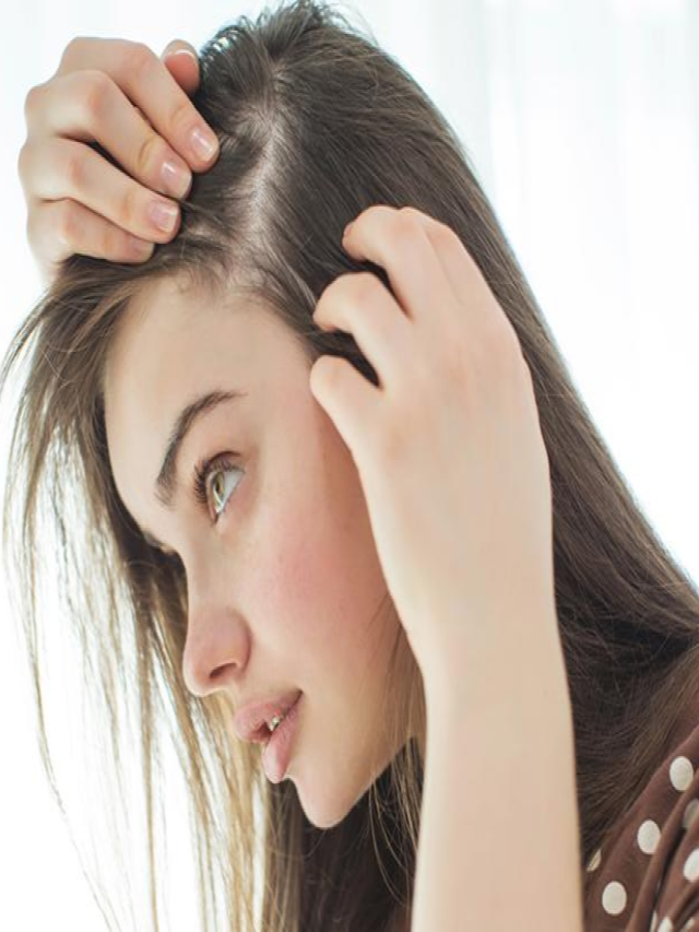 बाल पतले होने की कमी किस विटामिन से होती है? इन 3 घरेलू उपायों से बालों को घना बनाएं।